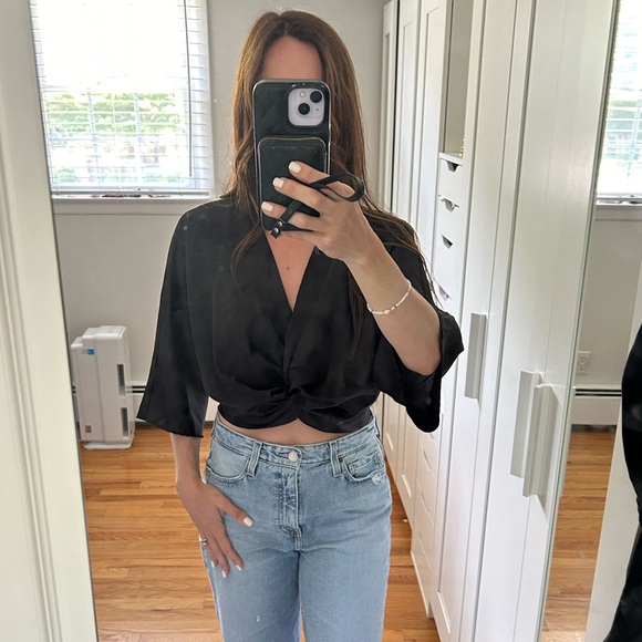 Silk like knot front crop top - Picture 4 of 5